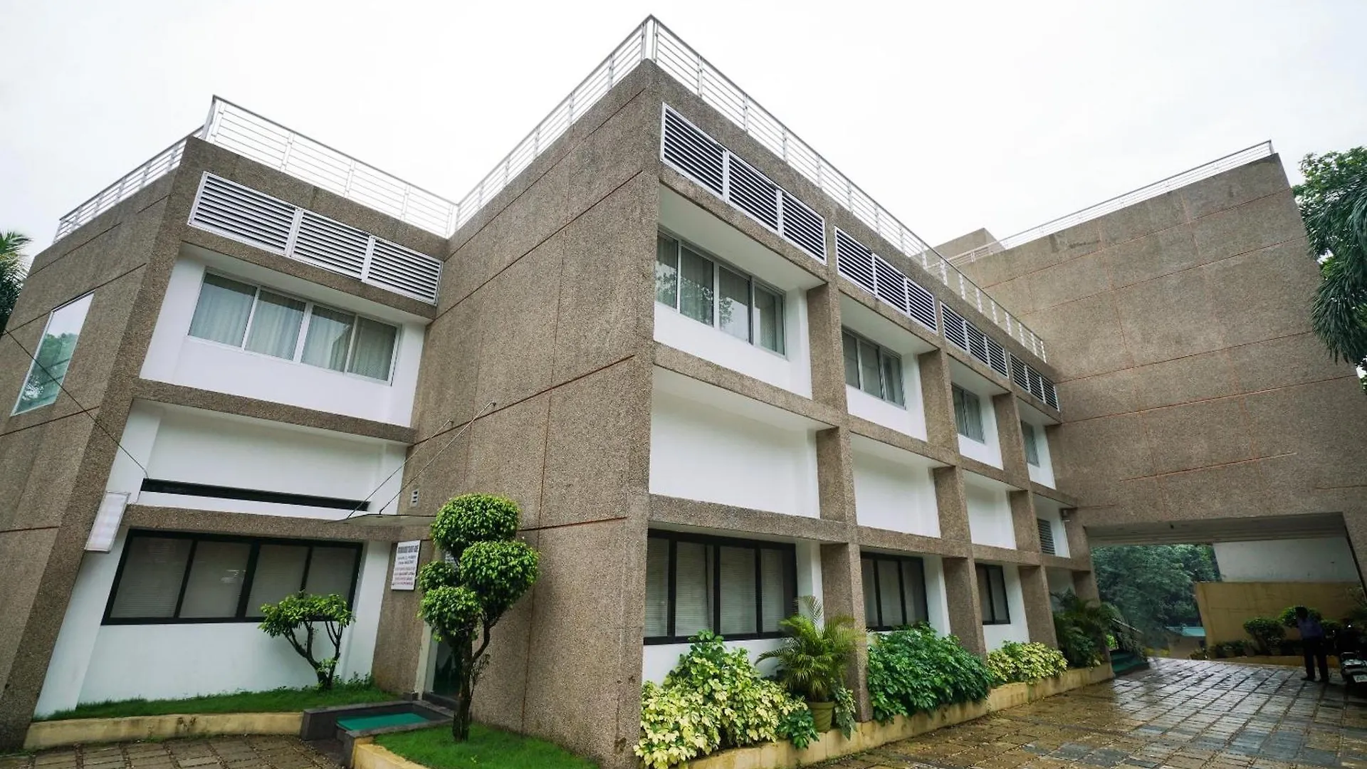 Super Townhouse Mookkannoor Tourist Home Angamaly