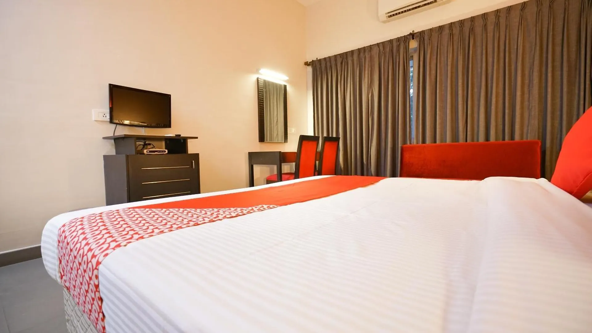 Hotel Super Townhouse Mookkannoor Tourist Home Angamaly