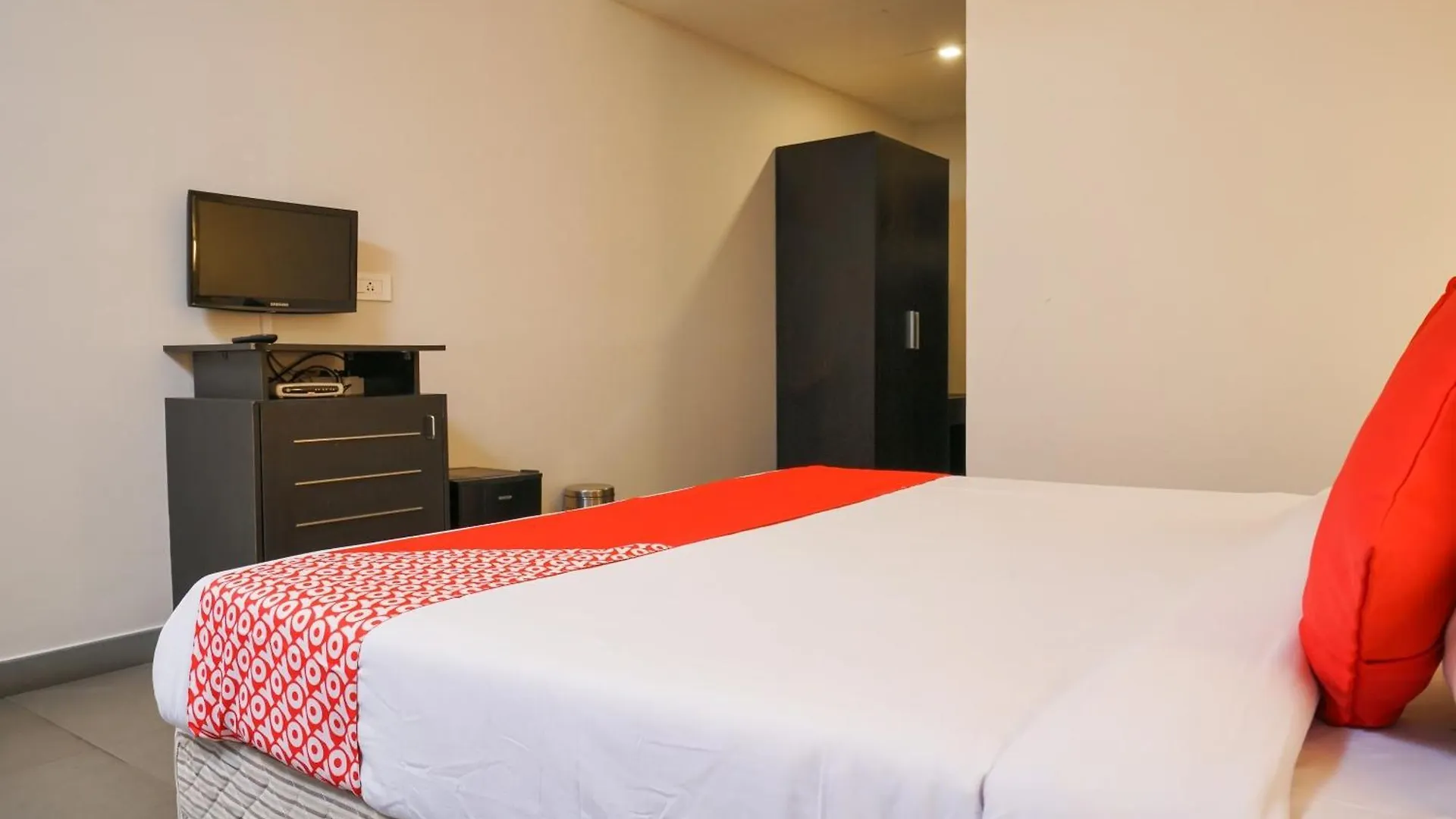 Super Townhouse Mookkannoor Tourist Home Angamaly 3*,  India