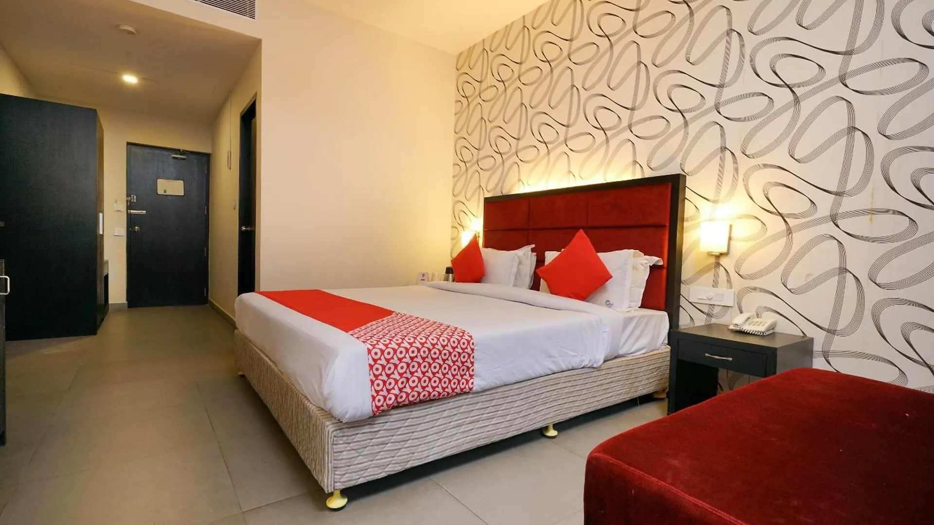 *** Hotel Super Townhouse Mookkannoor Tourist Home Angamaly India