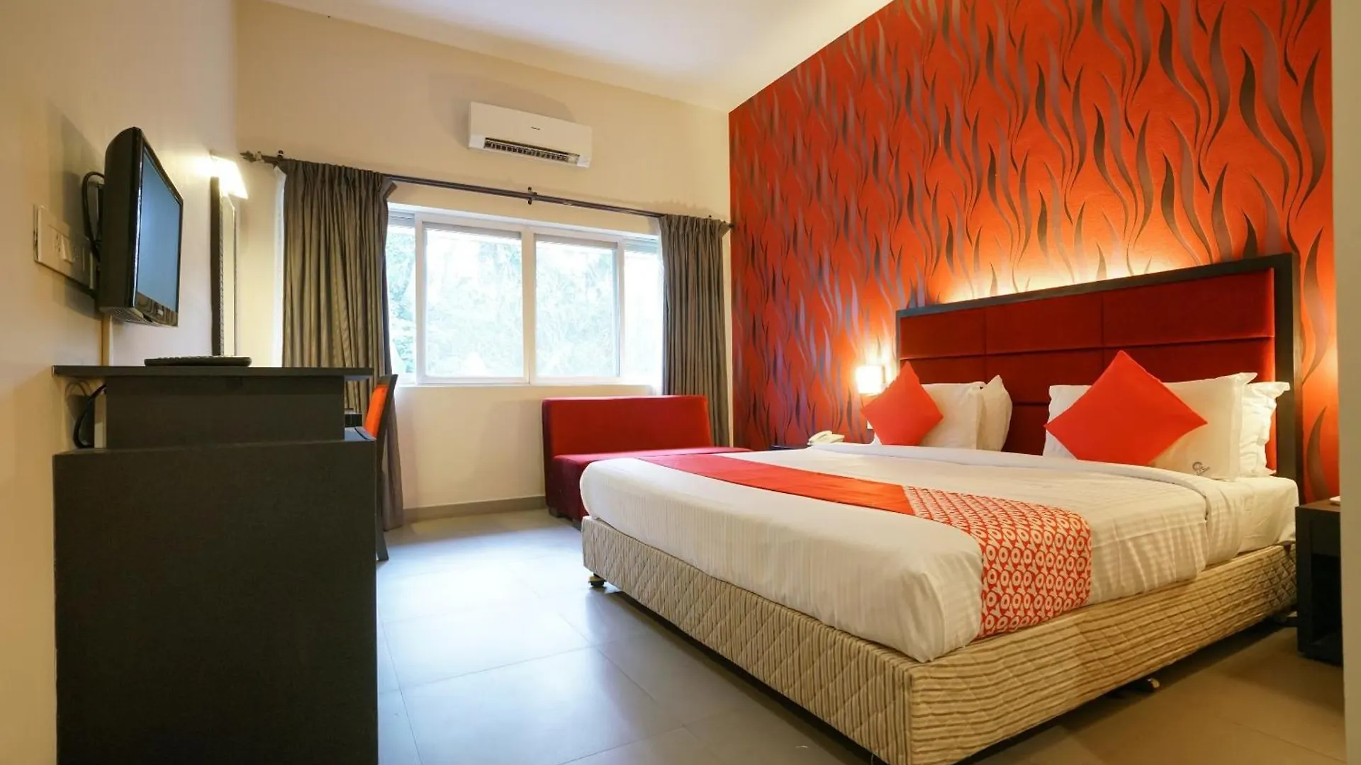 Super Townhouse Mookkannoor Tourist Home Angamali